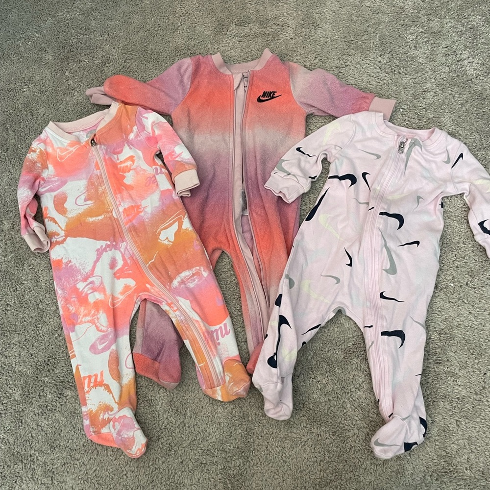 🎊Baby Items SALE! 🎊 Three Nike sleepers bundle size 6m